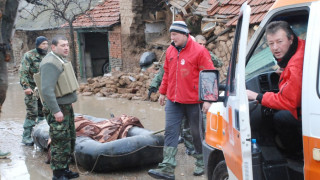 Роди се Снежанка в потопеното село Бисер
