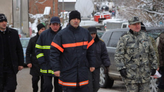 И Цветанов затъна с БТР в преспите