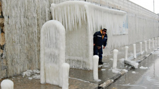 Морето се успокои, кърпят дигите в Царево и Ахелой
