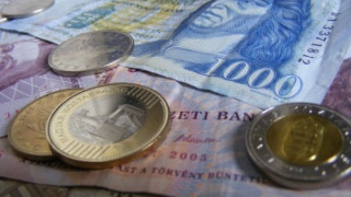 Унгарците се греят с банкноти