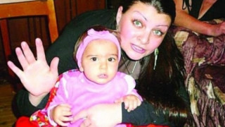 Трима в битка за детето на починала родилка