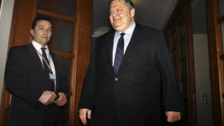 Гърция клекна пред Брюксел за 130 млрд. евро
