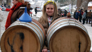 Туристи заляха Мелник за руйно вино и мезе на аванта