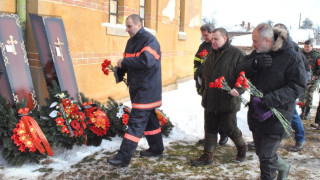 Още търсят трима след водната стихия
