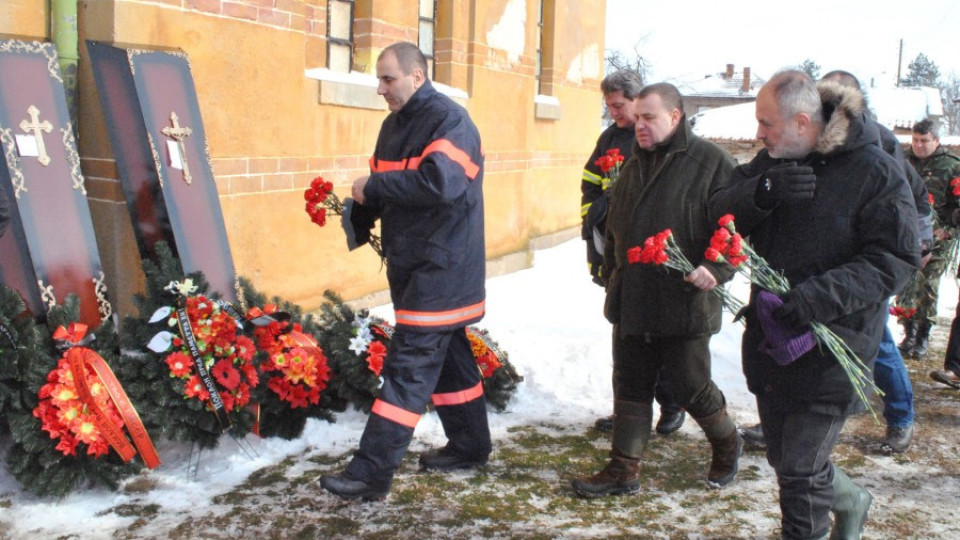 Още търсят трима след водната стихия | StandartNews.com