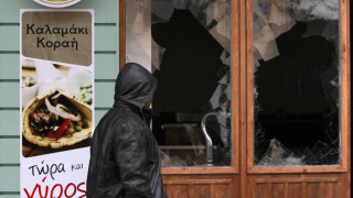 Гонят 15 000 гръцки чиновници 