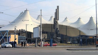 Срути се шатрата на Централна гара