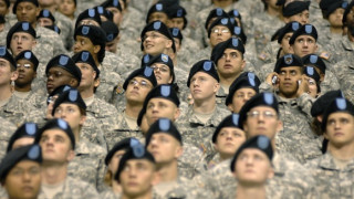 40 млн. паунда бонуси си делнали военните на Острова