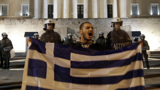 Безредици в Атина преди спасителния транш