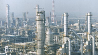 Петролът поскъпна рекордно, еврото тръгна нагоре