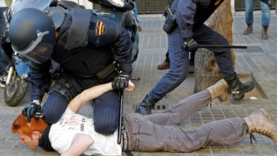 В Испания бият ученици на протест | StandartNews.com