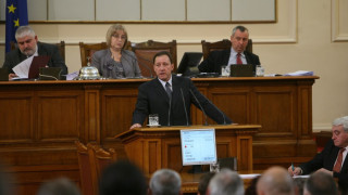 Червените поискаха оставките на Найденов и Константинов
