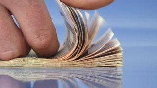 Фирмите задлъжняват, гражданите погасяват