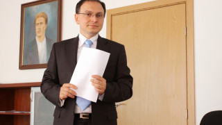 Наследникът на Кушлев хвърли оставка