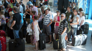 Държавен фонд плаща на ужилени туристи