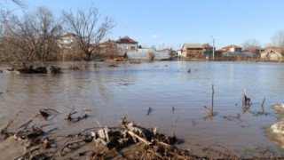 Язовир "Конуш" заля къщи в Златовръх