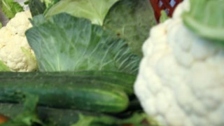 Скачат цените на зеле и краставици