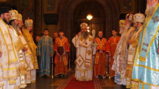 Агентите в расо сринаха доверието към църквата