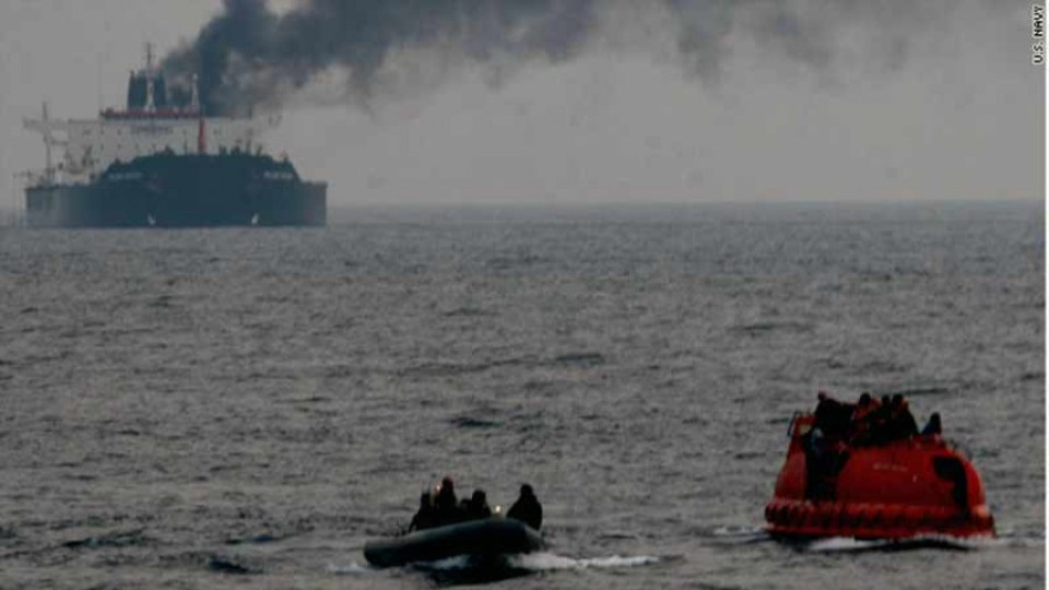 Танкер гори в Каспийско море, евакуират екипажа | StandartNews.com