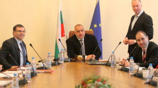 Бойко за бонусите: Или добрия Дянков, или лошия Цветанов