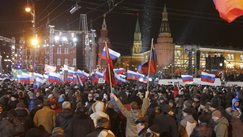 100 000 празнуват триумфа на Путин | StandartNews.com