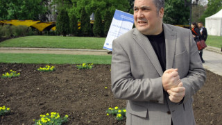 Слави Бинев пише доклад за Арабската пролет