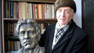 Крадци зарязаха барелеф на Левски в Букурещ
