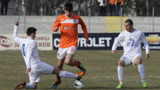 Халф на "Литекс" сложи ръкавиците