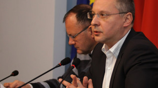 Сергей с лекция срещу Саркози в Париж