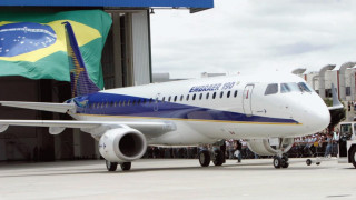 Първият Embraer-190 на България Ер кацна в София