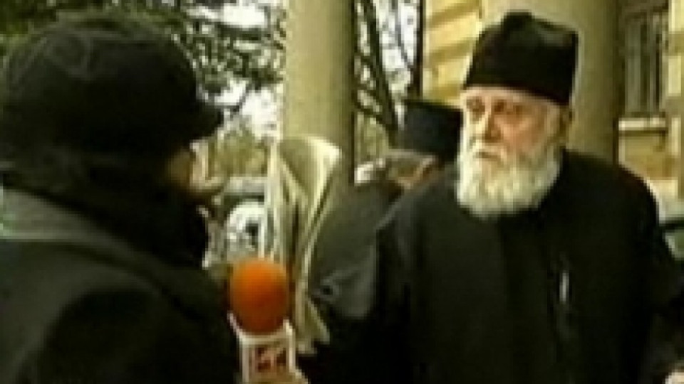 Божи човек вдигна ръка на репортерка | StandartNews.com