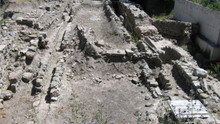 Затворници разчистват банята на Сюлейман  