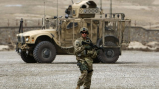 Турски хеликоптер се разби в къща, 12 военни загинаха