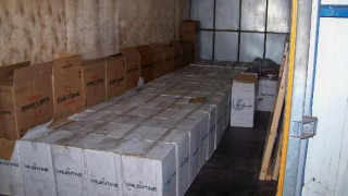 Спипаха 58 500 кутии контрабандни цигари в камион