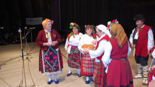 Привличат туристи с фестивали за автентичен фолклор 