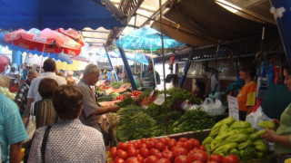 Данъчни плъзнаха по пазарите