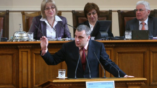 Курумбашев плаши премиера с плик