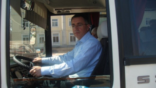 Азис подкара рейс с волейболни фенове