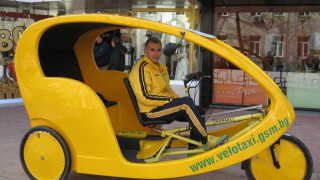 Чудак подкара първото велотакси в Добрич