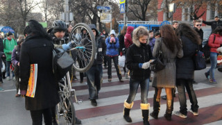 Осветяват пътя на пешеходците