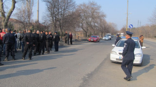 Блокираха за час пътя Кърджали-Хасково