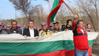 Протестиращи от ОЦК пак блокираха пътя за Хасково