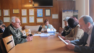 Две особени мнения за Водното огледало