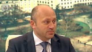 Парламентът освободи трима депутати 