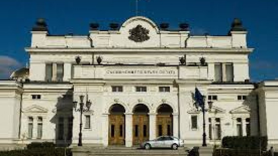 Пак скандал за пенсиите, скачали символично | StandartNews.com