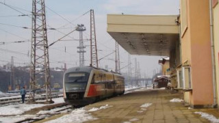 Падна козирката на гара Димитровград