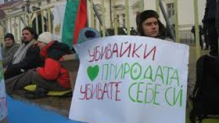 Жива верига срещу строителството в Морската градина