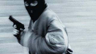 Маскирани обраха хранителен магазин