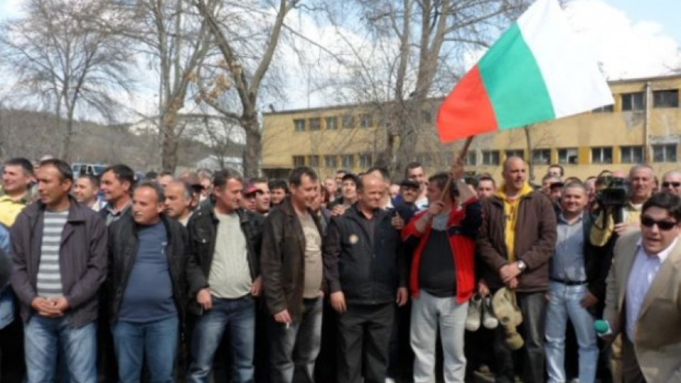 Работниците в ОЦК продължават протестите | StandartNews.com