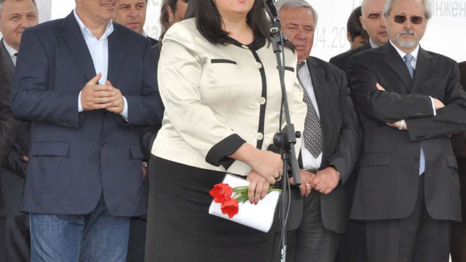 Лиляна Павлова: Освен ленти ще режем и кабели | StandartNews.com